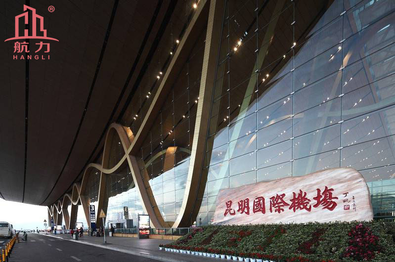 航力吸音板的應(yīng)用—昆明長(zhǎng)水國(guó)際機(jī)場(chǎng)，纖維水泥板施工案例，硅酸鈣板天花板解決方案，穿孔吸音板安裝貼圖